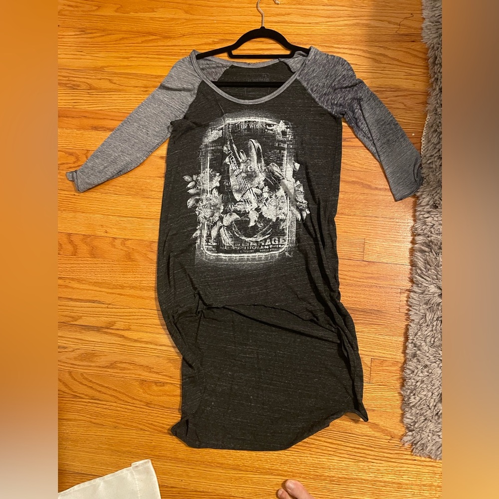 We the free XS Top. HIGH LOW.  Wear as dress or with pants.  Rare find